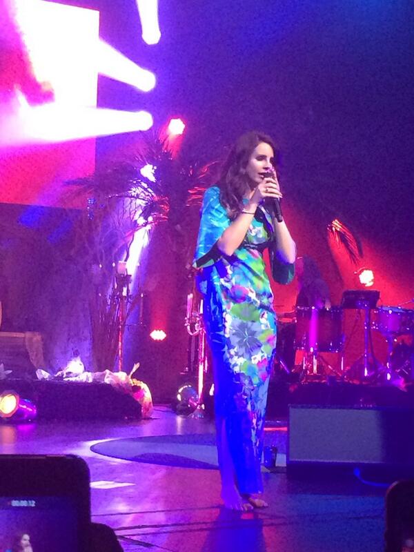 Lana Del Ray takes the stage in Connecticut!