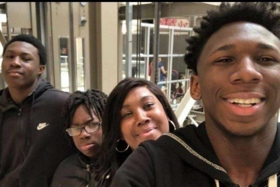 Nishawn Tolliver poses for picture with family